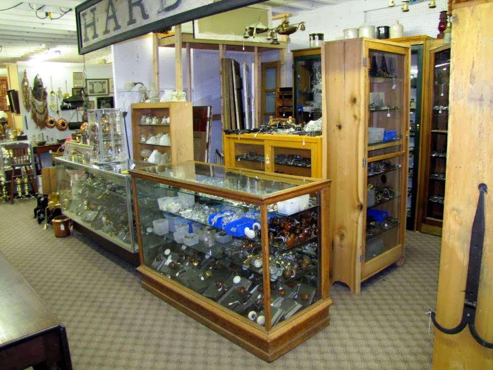 Golden Lane Antique and Art Gallery | 11 N Water St, New Oxford, PA 17350, USA | Phone: (717) 624-3800