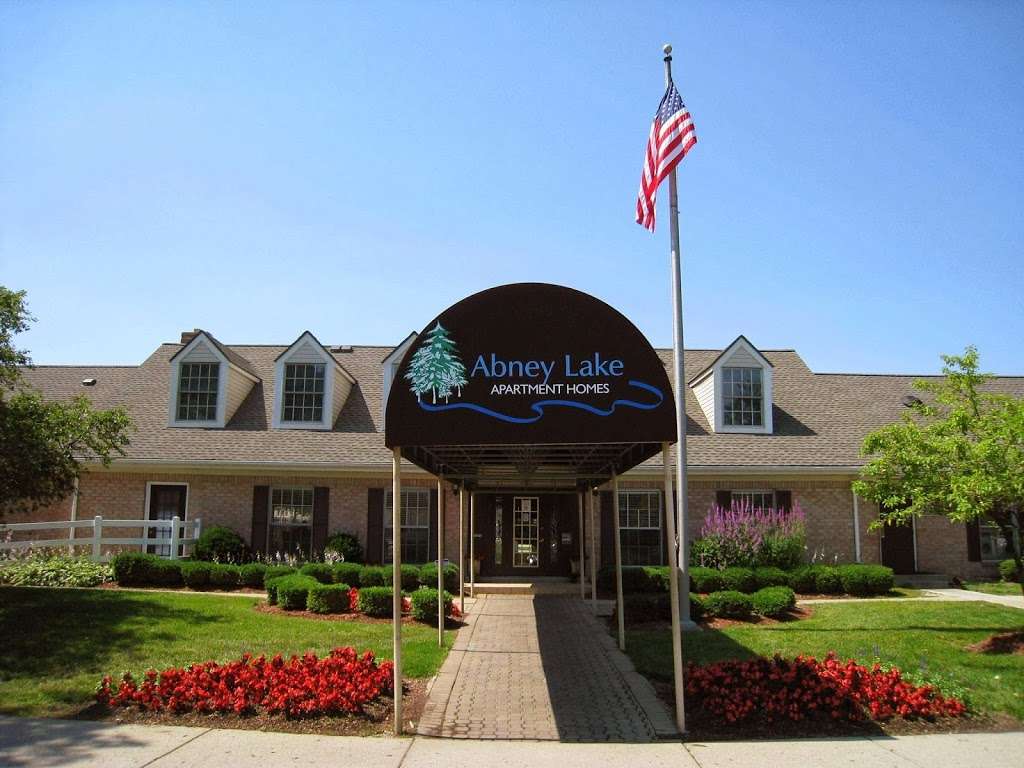 Abney Lake Apartments | 3451 Sherburne Ln, Indianapolis, IN 46222, USA | Phone: (317) 923-1374