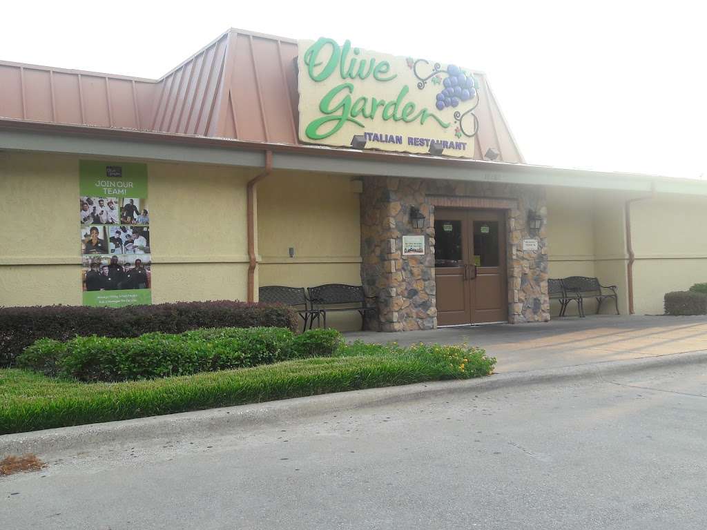 Olive Garden Italian Restaurant | 10280 Technology Blvd W, Dallas, TX 75220, USA | Phone: (214) 902-8163