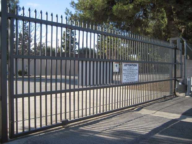 First Class Gate Repair | 15353 Weddington St b304, Sherman Oaks, CA 91411 | Phone: (424) 644-6509