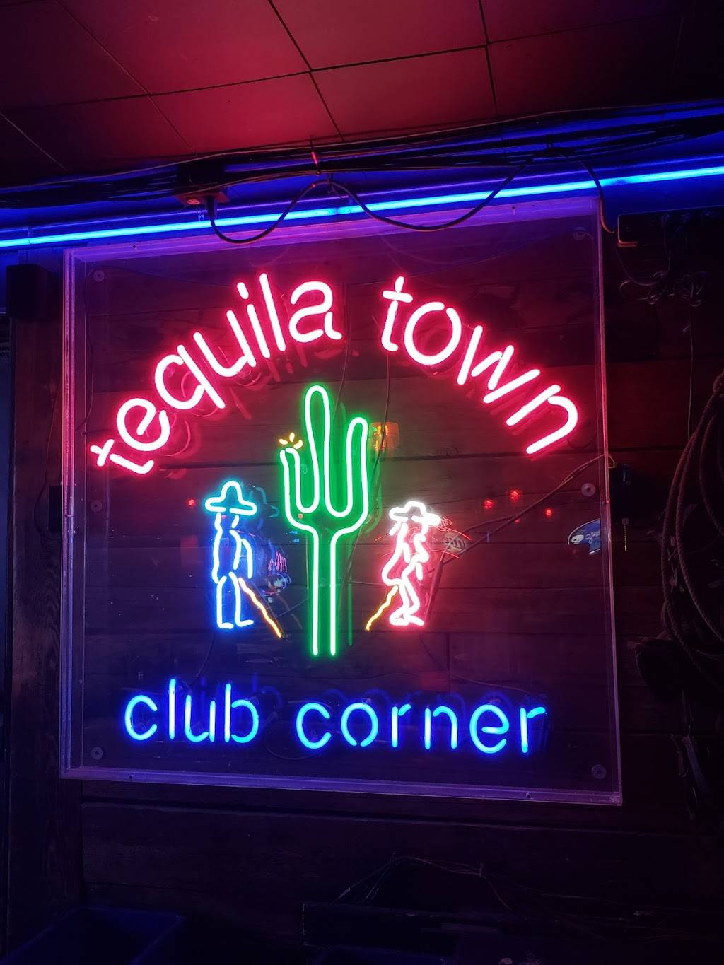 Club Corner | 6551 W 44th Ave, Wheat Ridge, CO 80033 | Phone: (303) 424-5424