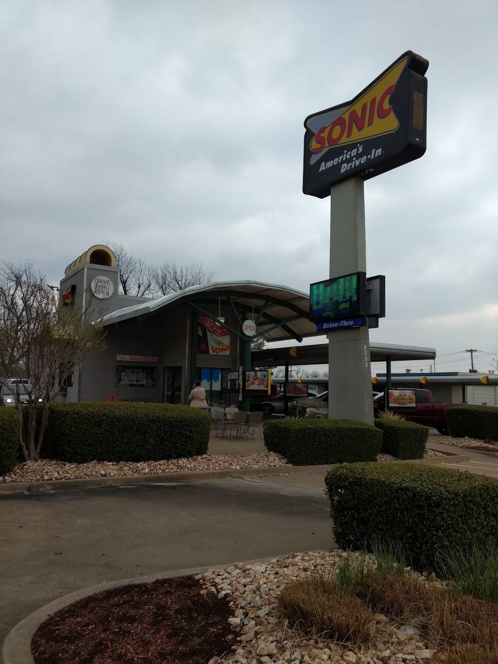 Sonic Drive-In | 4763 S Union Ave, Tulsa, OK 74107 | Phone: (918) 446-1910