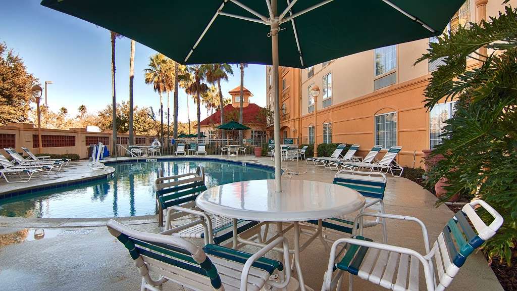 La Quinta Inn & Suites Orlando Airport North | 7160 N Frontage Rd, Orlando, FL 32812 | Phone: (407) 240-5000