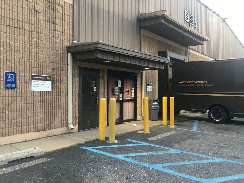 UPS Customer Center - LAKEWOOD | 710 Vassar Ave, Lakewood, NJ 08701, USA | Phone: (800) 742-5877