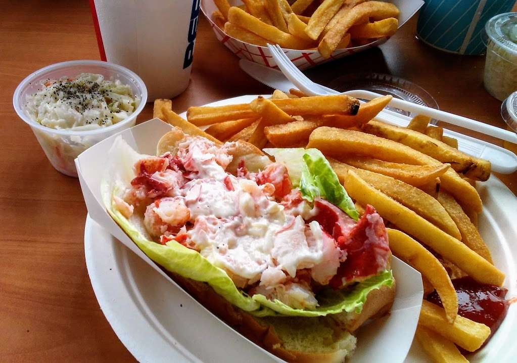 Woods Seafood | 15 Town Wharf, Plymouth, MA 02360, USA | Phone: (508) 746-0261