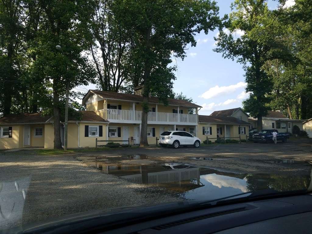 River Front Motel | 5303 US-130, Bordentown, NJ 08505 | Phone: (609) 298-0357