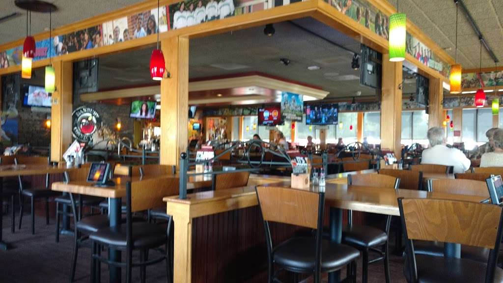 Applebees Grill + Bar | 57 Federal Rd, Danbury, CT 06810, USA | Phone: (203) 790-7090