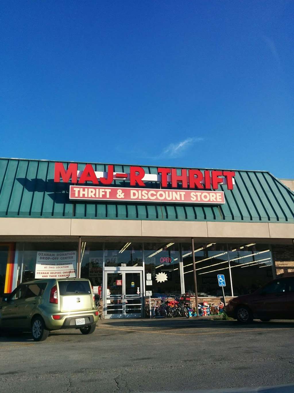 MAJ-R Thrift & Discount | 6314 N Oak Trafficway, Gladstone, MO 64118, USA | Phone: (816) 452-5100