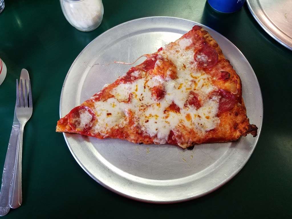 Guidos Pizza Genesee | 25948 Genesee Trail Rd, Golden, CO 80401, USA | Phone: (303) 526-1510