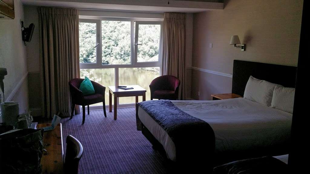 The Inn on the Lake Hotel | Watling St, Shorne, Gravesend DA12 3HB, UK | Phone: 01474 823333