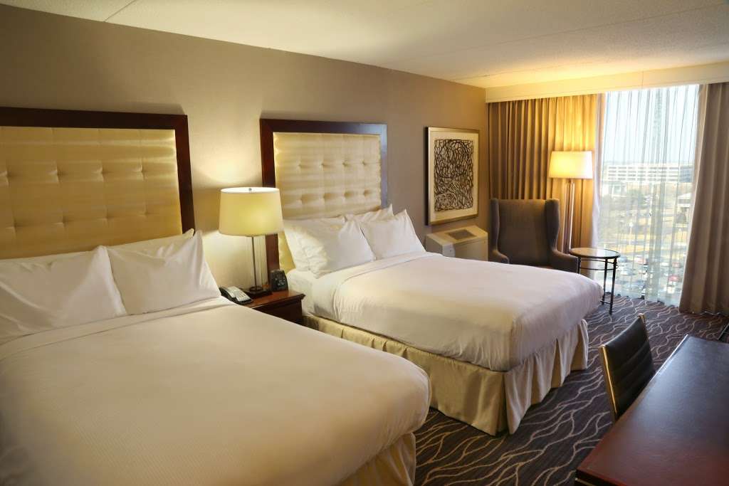 Hilton Kansas City Airport | 8801 NW 112th St, Kansas City, MO 64153 | Phone: (816) 891-8900