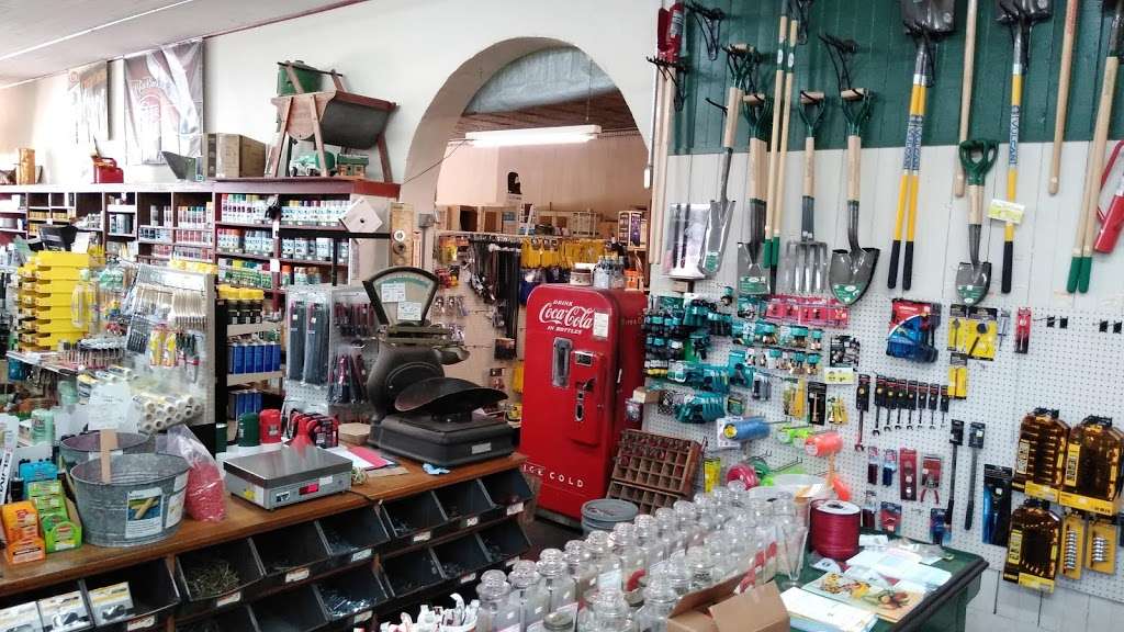 Roachdale Hardware | 101 E Washington St, Roachdale, IN 46172, USA | Phone: (765) 522-1751