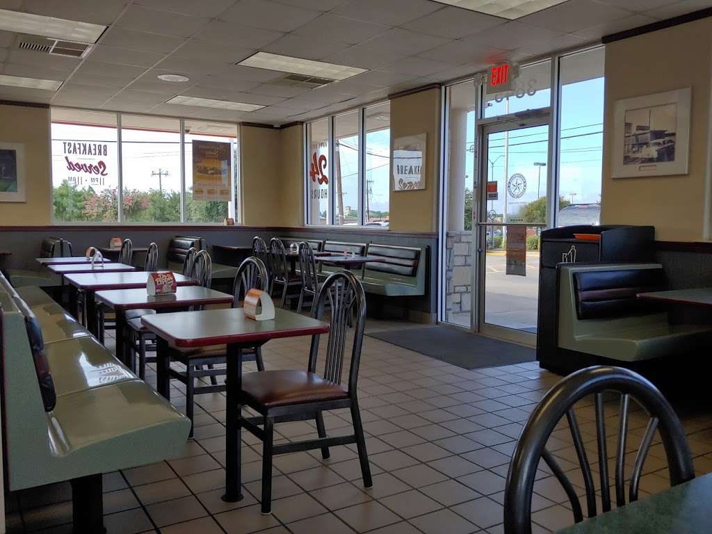 Whataburger | 3845 S Carrier Pkwy, Grand Prairie, TX 75052, USA | Phone: (972) 237-7941