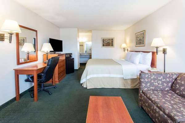 Days Inn by Wyndham Mesa East | 5531 E Main St, Mesa, AZ 85205, USA | Phone: (480) 981-8111