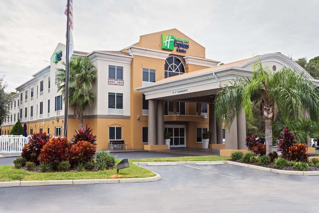 Holiday Inn Express & Suites Tavares - Leesburg | 3601 W Burleigh Blvd, Tavares, FL 32778, USA | Phone: (352) 742-1600