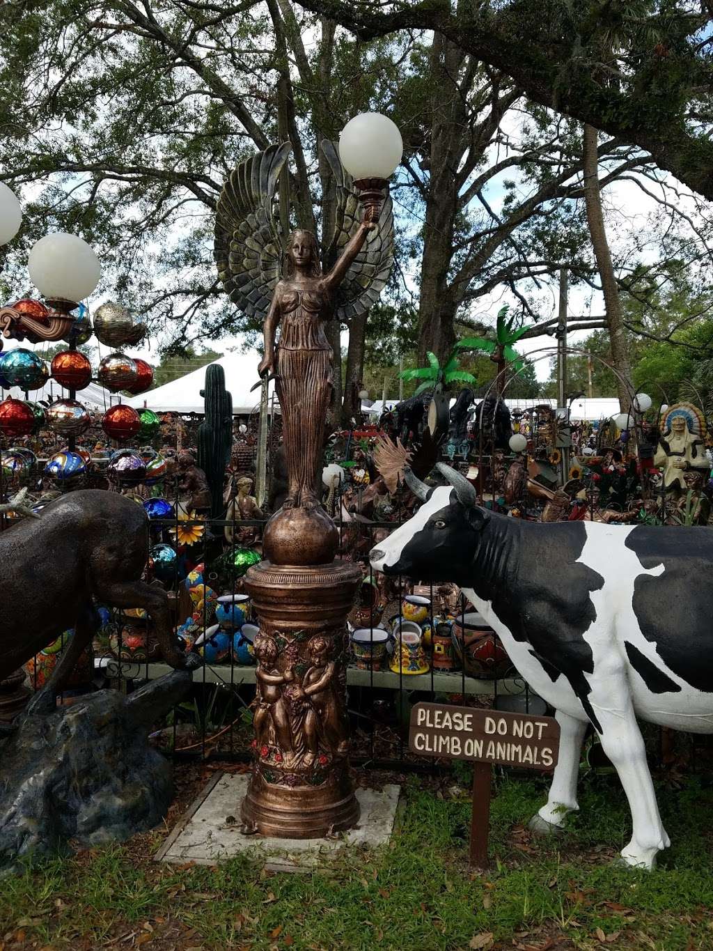 Barberville Yard Art Emporium | 140 West, FL-40, Pierson, FL 32180, United States | Phone: (386) 749-3562