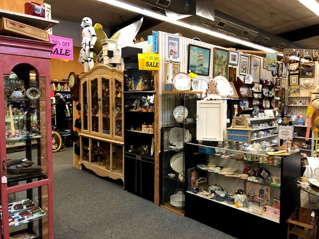 Cackleberry Farm Antique Mall | 3371 Lincoln Hwy E, Paradise, PA 17562 | Phone: (717) 442-8805