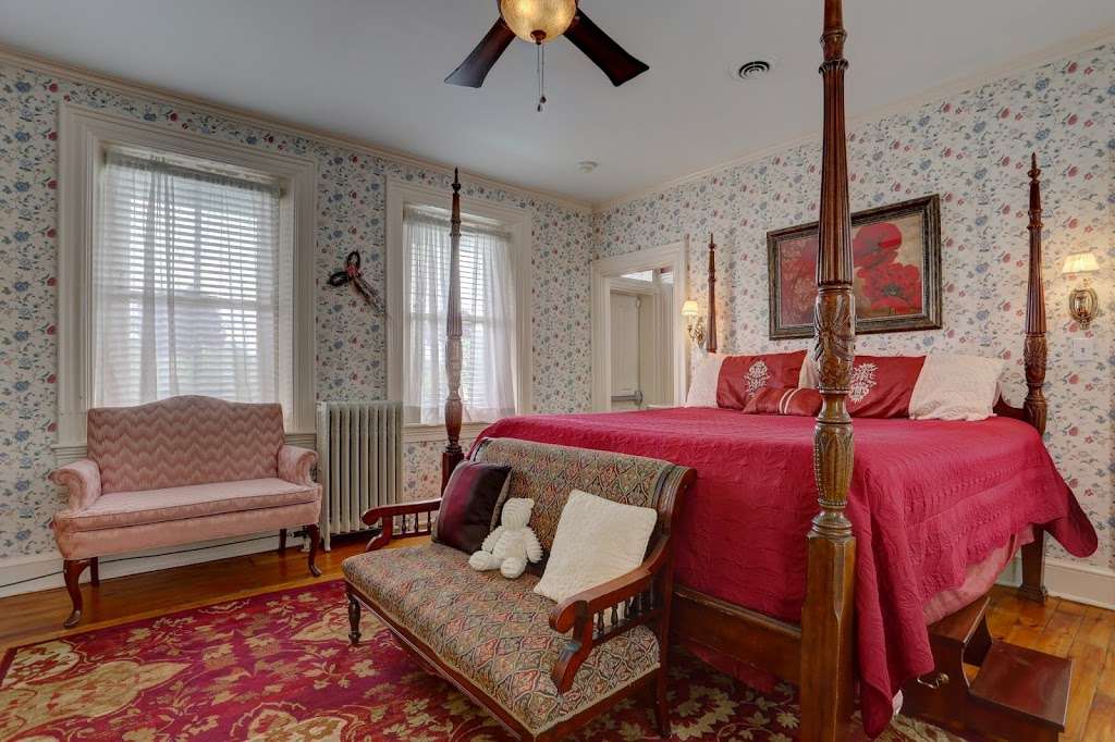 Greystone Manor Bed & Breakfast | 2658 Old Philadelphia Pike, Bird in Hand, PA 17505, USA | Phone: (717) 393-4233