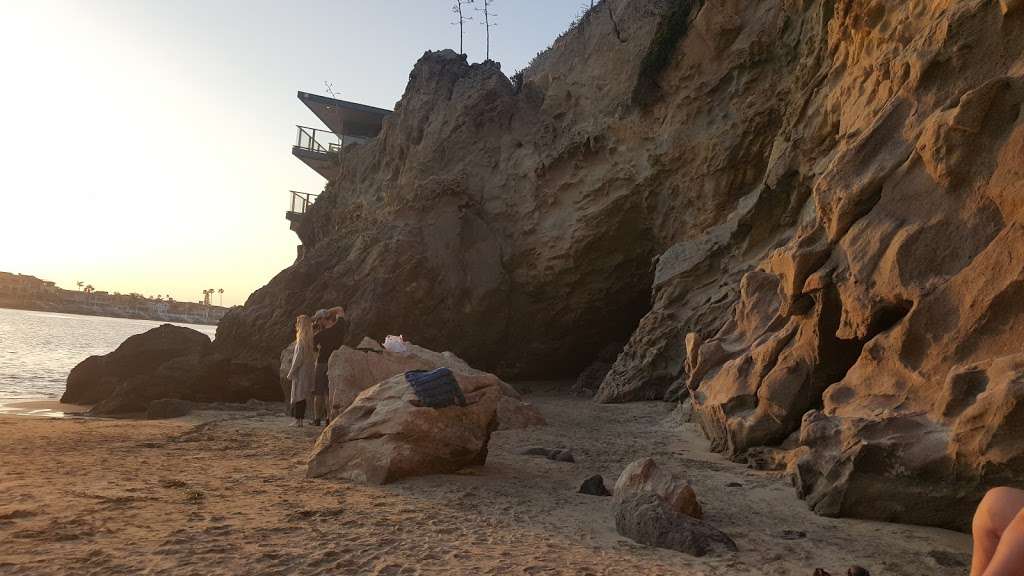 Hidden Beach | 2901-2999 T St, Corona Del Mar, CA 92625, USA