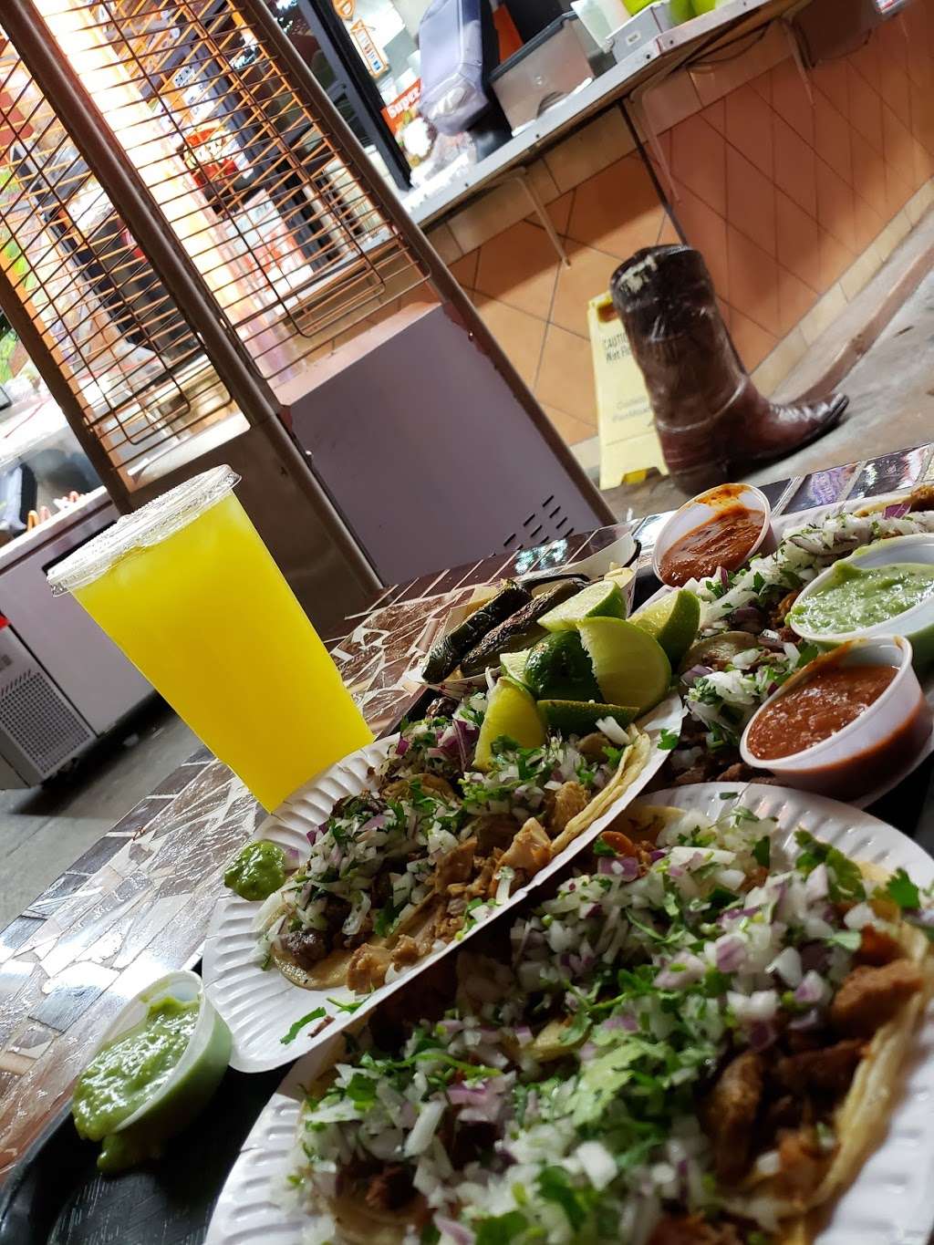 Tacos Y Mariscos El Tio | 10250 Rosecrans Ave, Bellflower, CA 90706, USA | Phone: (562) 925-8381