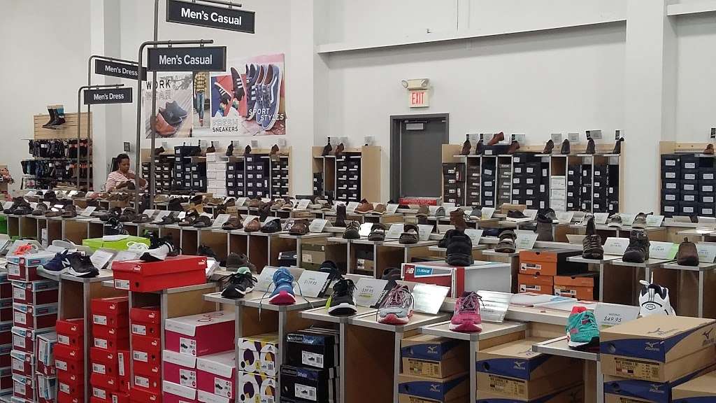 DSW Designer Shoe Warehouse | 400 S State Rd, Springfield, PA 19064, USA | Phone: (610) 690-7313