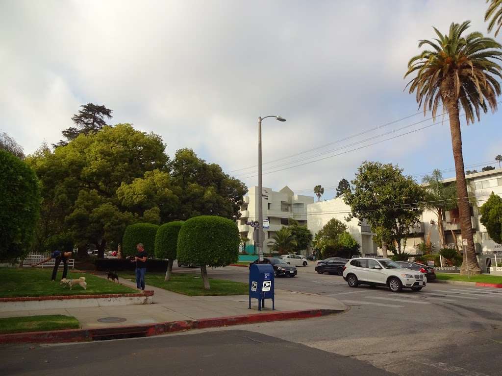 Beachwood Dr. & Scenic Ave. | Los Angeles, CA 90068, USA