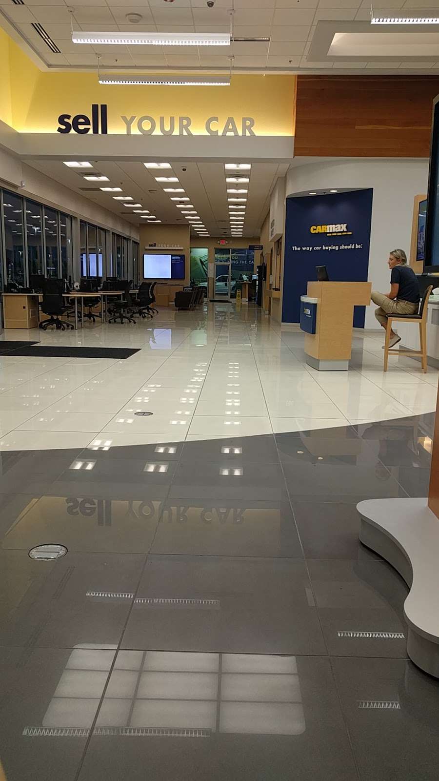 CarMax in 620 Berlin Cross Keys Rd, Sicklerville, NJ 08081, USA