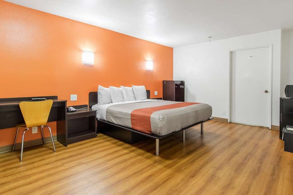 Motel 6 Anaheim - Buena Park | 705 S Beach Blvd, Anaheim, CA 92804 | Phone: (714) 761-4200