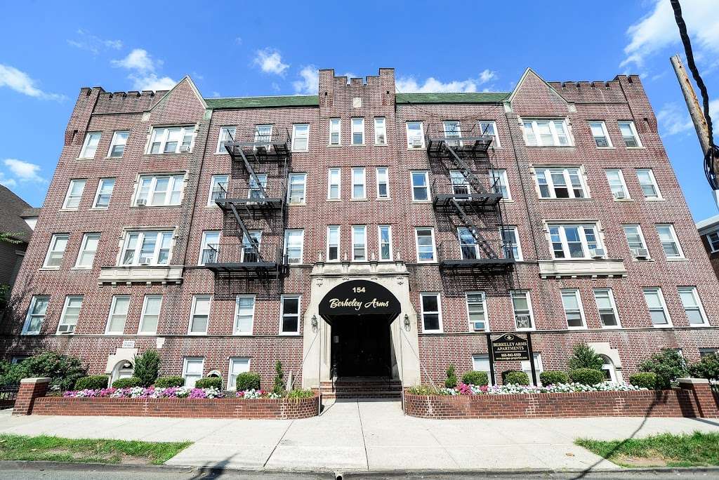 Berkeley Arms Apartment Homes | 154 Union Ave, Rutherford, NJ 07070, USA | Phone: (973) 679-4278