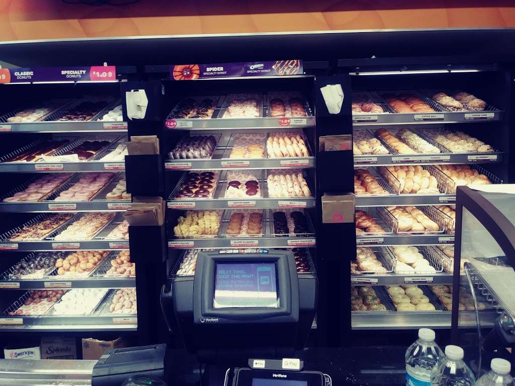 Dunkin Donuts | 1755 W Addison St, Chicago, IL 60613, USA | Phone: (773) 248-4777