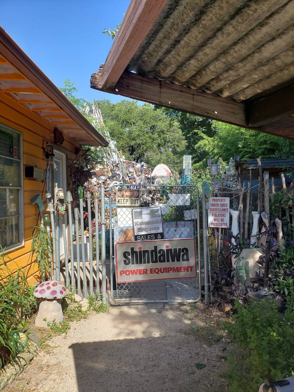 Cathedral of Junk | 4422 Lareina Dr, Austin, TX 78745, USA | Phone: (512) 299-7413