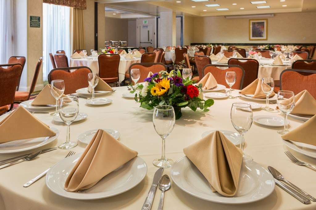 Hilton Garden Inn Mountain View | 840 E El Camino Real, Mountain View, CA 94040, USA | Phone: (650) 964-1700