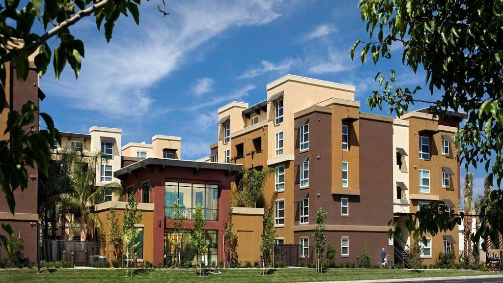 Calypso Apartments and Lofts | 2801 Alton Pkwy, Irvine, CA 92606 | Phone: (949) 724-1722