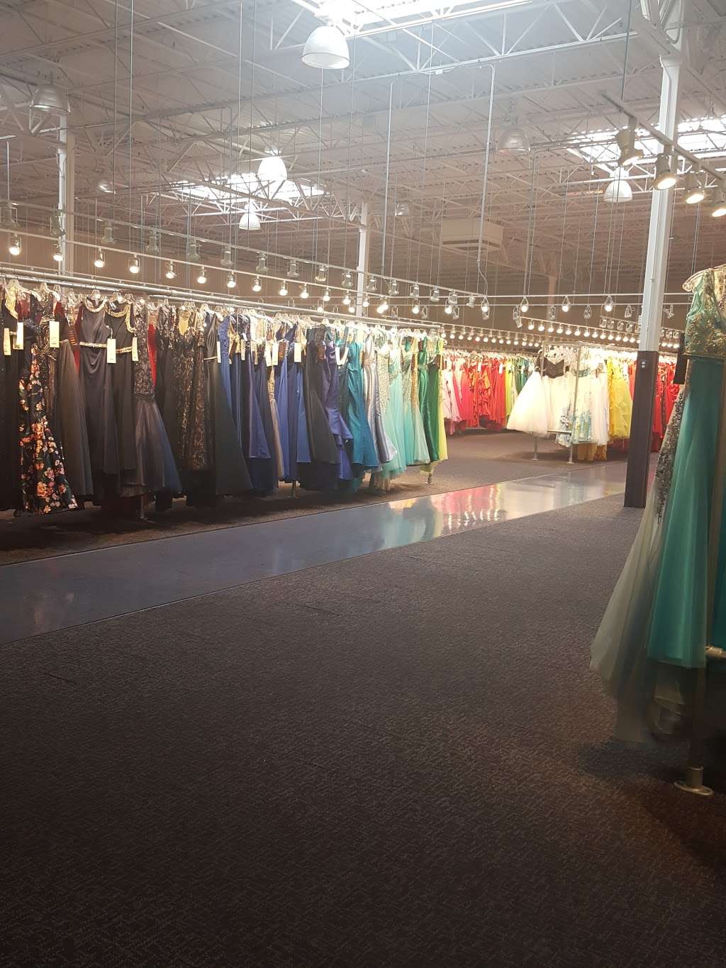 PROMBAY - Chicago Prom Dresses | 481 E Roosevelt Rd, Lombard, IL 60148, USA | Phone: (630) 757-1234