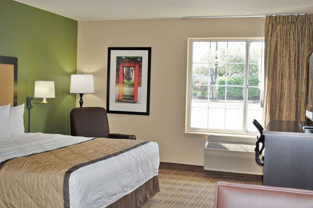 Extended Stay America - Chicago - Vernon Hills - Lincolnshire | 675 Woodlands Pkwy, Vernon Hills, IL 60061, USA | Phone: (847) 955-1111