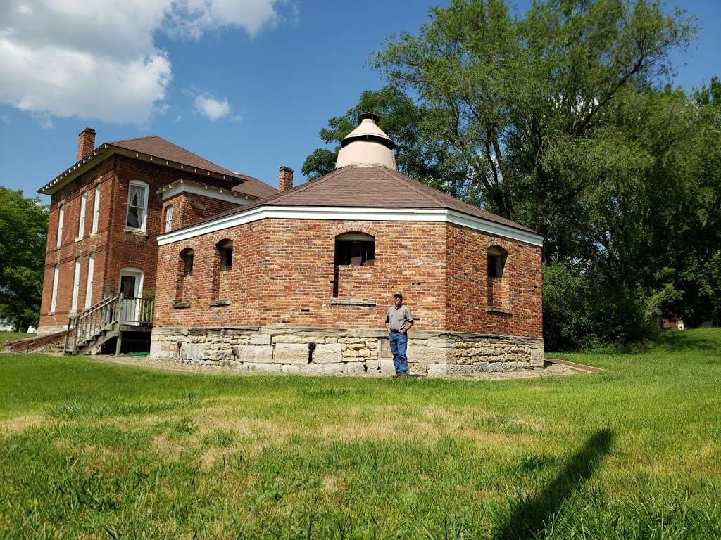 Daviess County Squirrel Cage Jail | 310 W Jackson St, Gallatin, MO 64640, USA | Phone: (660) 663-7342