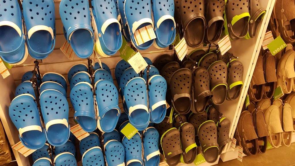 Crocs | 80 Premium Outlets Blvd, Merrimack, NH 03054, USA | Phone: (603) 429-9800