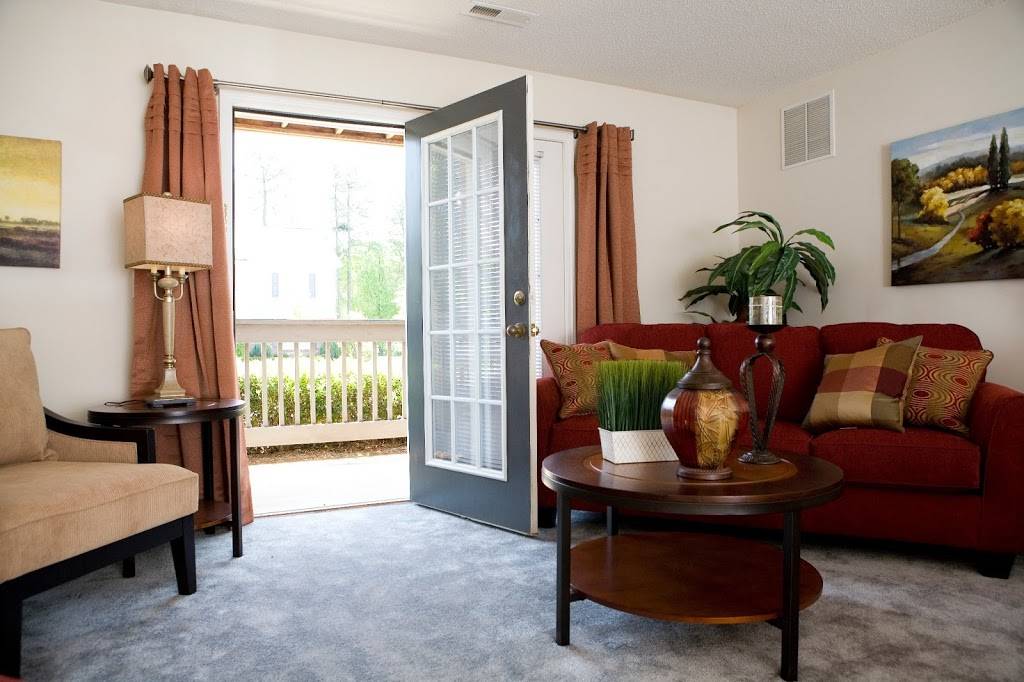 Avery Square Apartments | 401 Friendway Rd, Greensboro, NC 27410, USA | Phone: (336) 855-0509