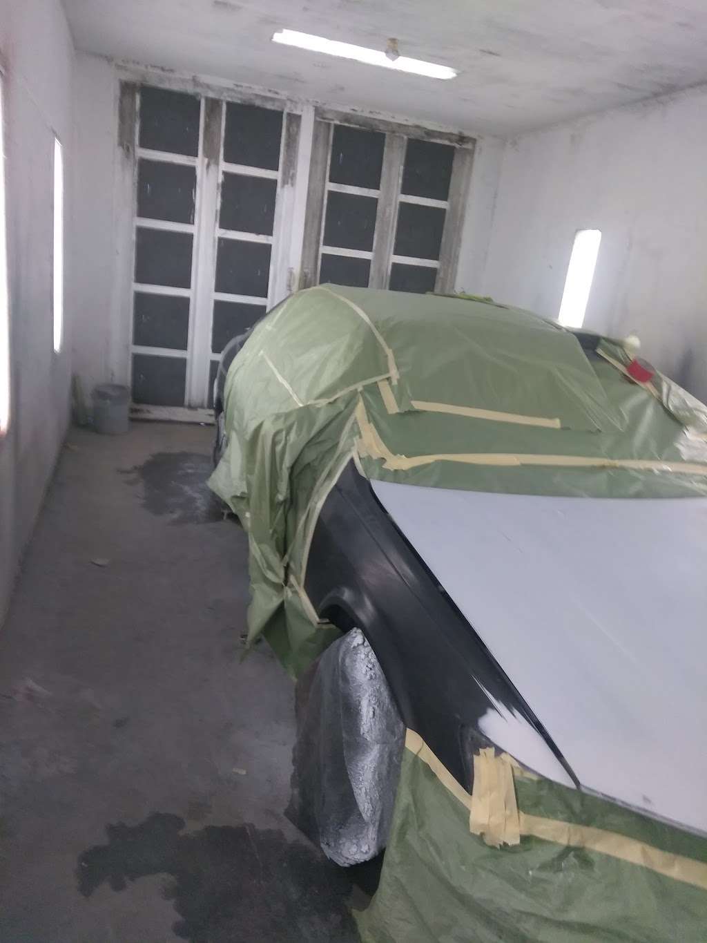 Roberto's Body & Paint 503 Alameda St, Compton, CA 90220, USA