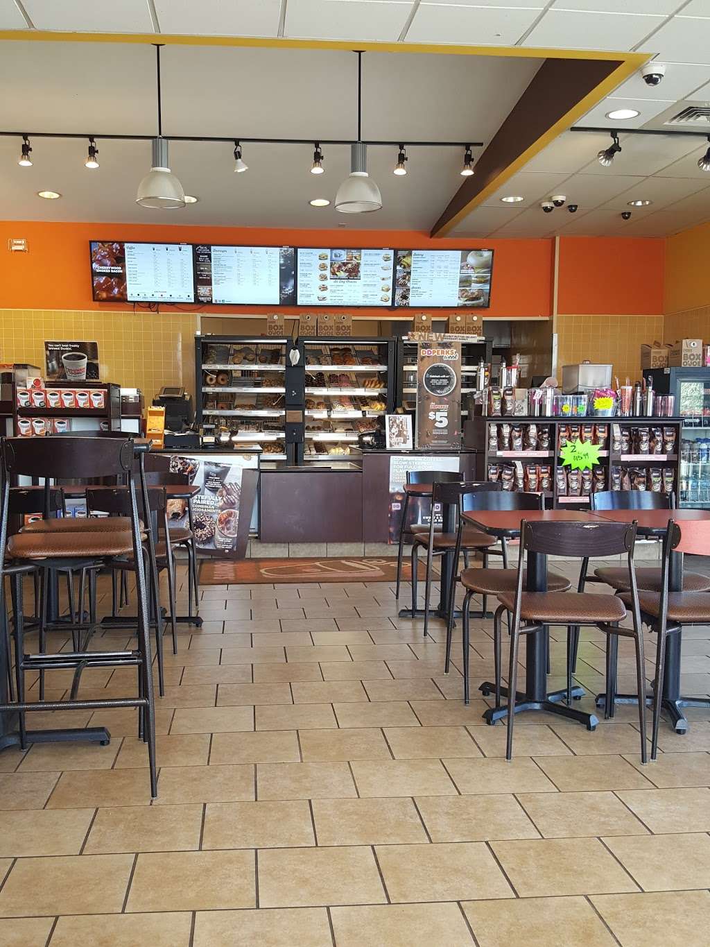 Dunkin Donuts | 2900 Belvidere Rd, Waukegan, IL 60085, USA | Phone: (847) 336-2266