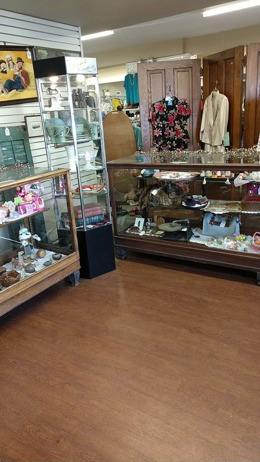 Country Gift & Thrift Shoppe | 5602 Old Philadelphia Pike, Gap, PA 17527, USA | Phone: (717) 768-3784