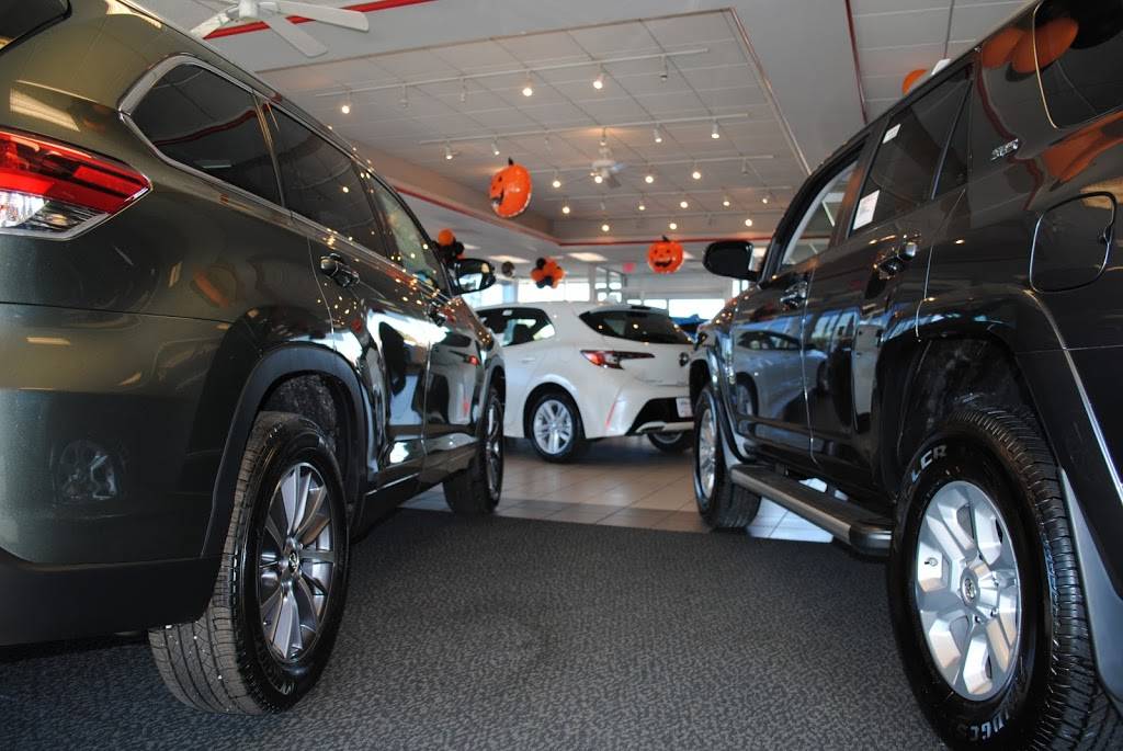 Golling Toyota of Warren | 27100 Van Dyke Ave, Warren, MI 48093, USA | Phone: (586) 758-2000