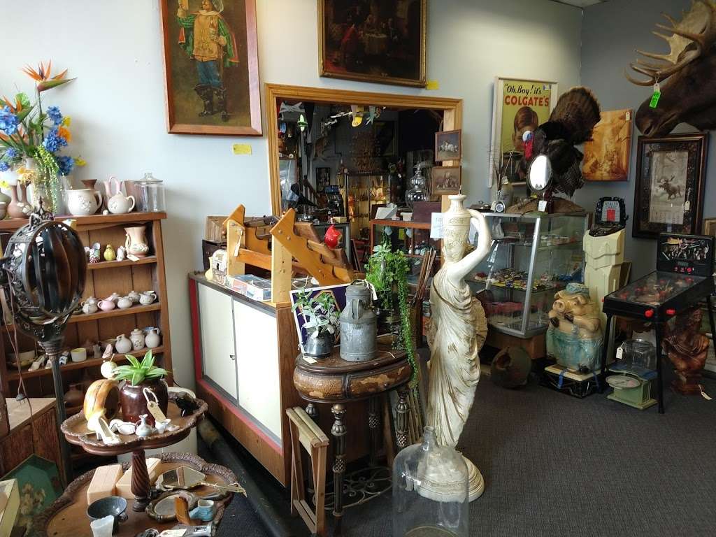 Country Lion Antique Mall | 4330 S Howell Ave, Milwaukee, WI 53207, USA | Phone: (414) 316-9985