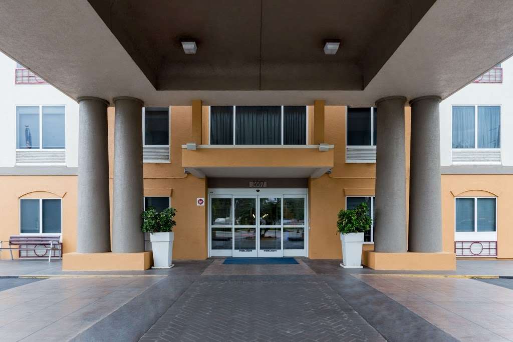 Holiday Inn Express & Suites Tavares - Leesburg | 3601 W Burleigh Blvd, Tavares, FL 32778 | Phone: (352) 742-1600