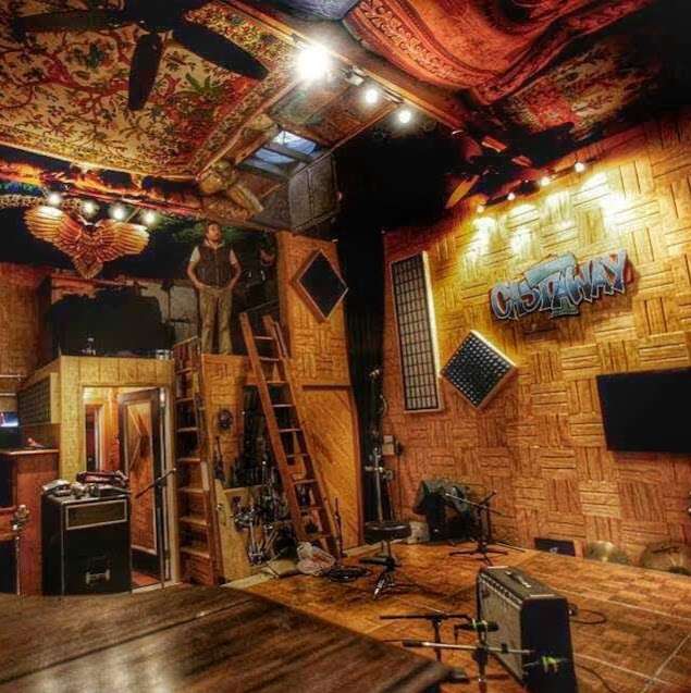 Castaway 7 Studios | 4737 Ortega St, Ventura, CA 93003, USA | Phone: (805) 654-8273