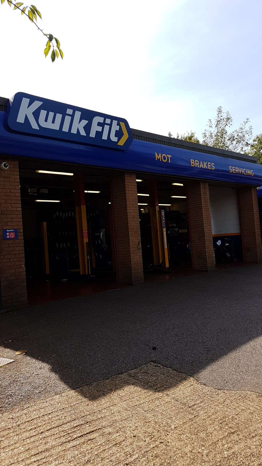 Kwik Fit Sevenoaks | London Rd, Sevenoaks TN13 1DH, UK | Phone: 01732 450736