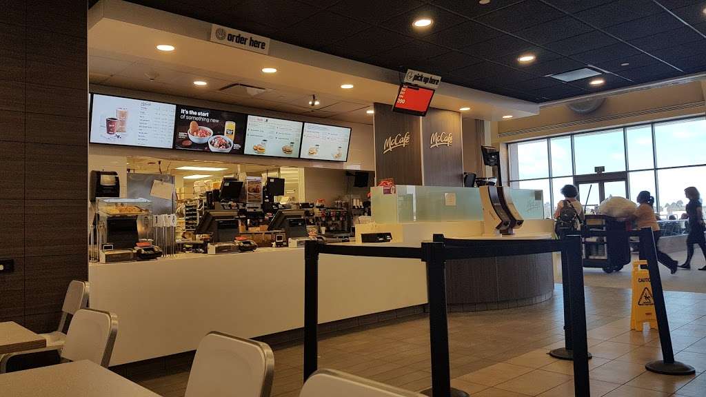 McDonalds | 18601 Airport Way Concourse B, Santa Ana, CA 92707, USA | Phone: (949) 252-6102