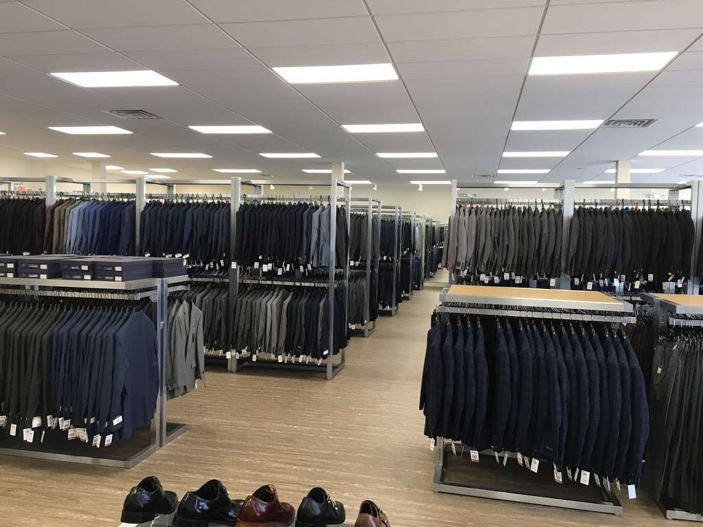 The Suit Store Outlet | 328 NJ-4, Paramus, NJ 07652, USA | Phone: (201) 880-0382