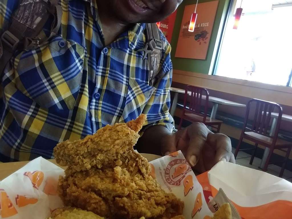 Popeyes Louisiana Kitchen | 257 E 147th St, Harvey, IL 60426, USA | Phone: (708) 339-6550