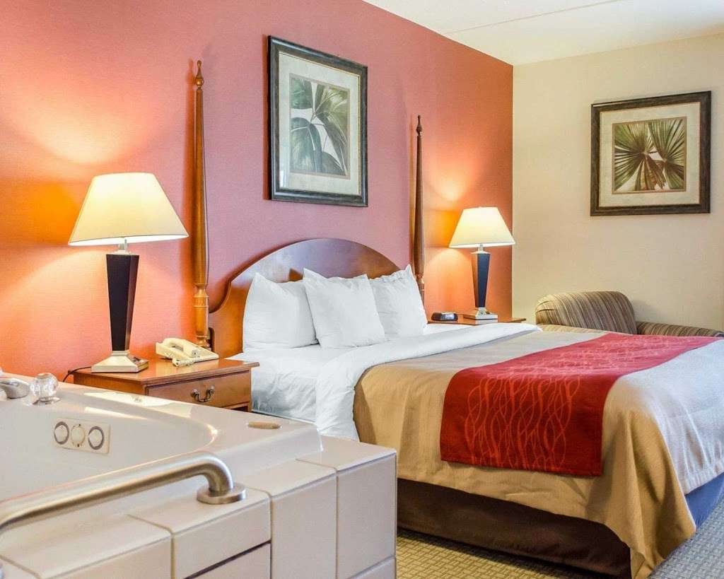 Comfort Inn & Suites | 2250 N George St, York, PA 17406, USA | Phone: (717) 699-1919